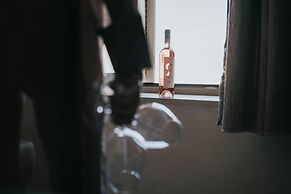 Manili Boutique Suites & Villas