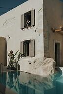 Manili Boutique Suites & Villas