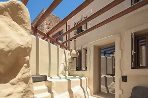 Manili Boutique Suites & Villas