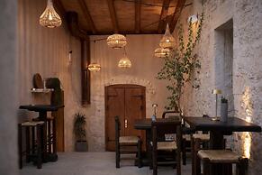 Manili Boutique Suites & Villas