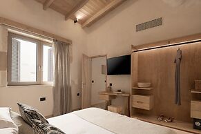 Manili Boutique Suites & Villas