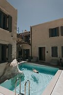 Manili Boutique Suites & Villas