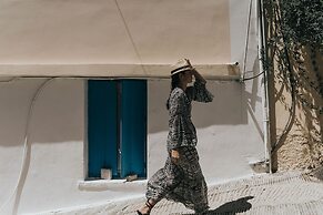 Manili Boutique Suites & Villas