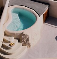 Manili Boutique Suites & Villas