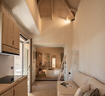 Manili Boutique Suites & Villas