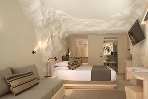 Manili Boutique Suites & Villas