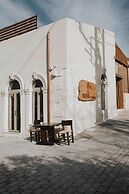 Manili Boutique Suites & Villas