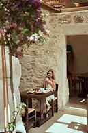 Manili Boutique Suites & Villas