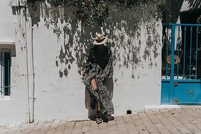Manili Boutique Suites & Villas