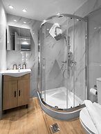 Big Apple, Nilie Hospitality MGMT