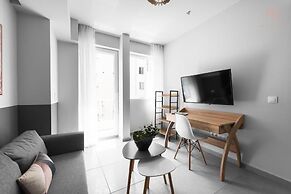 Big Apple, Nilie Hospitality MGMT