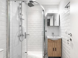 Big Apple, Nilie Hospitality MGMT