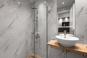 Big Apple, Nilie Hospitality MGMT