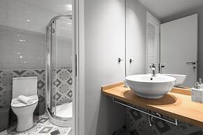 Big Apple, Nilie Hospitality MGMT