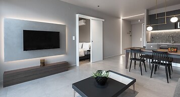 Big Apple, Nilie Hospitality MGMT