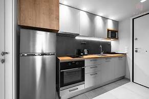 Big Apple, Nilie Hospitality MGMT