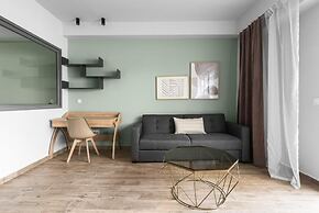 Big Apple, Nilie Hospitality MGMT