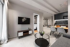 Big Apple, Nilie Hospitality MGMT