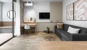 Big Apple, Nilie Hospitality MGMT