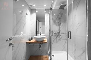 Big Apple, Nilie Hospitality MGMT