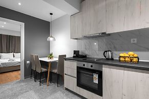 Big Apple, Nilie Hospitality MGMT