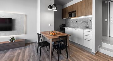 Big Apple, Nilie Hospitality MGMT