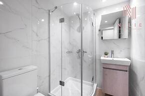 Big Apple, Nilie Hospitality MGMT