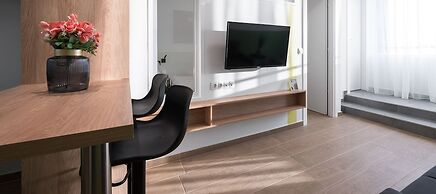 Big Apple, Nilie Hospitality MGMT