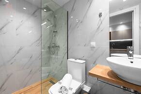 Big Apple, Nilie Hospitality MGMT