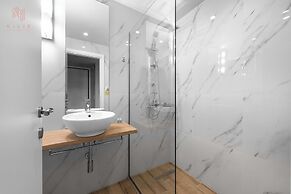 Big Apple, Nilie Hospitality MGMT