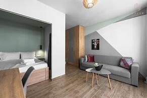 Big Apple, Nilie Hospitality MGMT