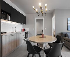 Big Apple, Nilie Hospitality MGMT