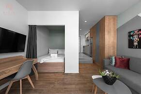 Big Apple, Nilie Hospitality MGMT