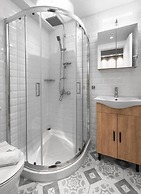 Big Apple, Nilie Hospitality MGMT