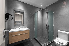 Big Apple, Nilie Hospitality MGMT