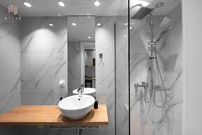 Big Apple, Nilie Hospitality MGMT