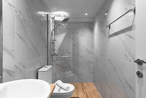 Big Apple, Nilie Hospitality MGMT