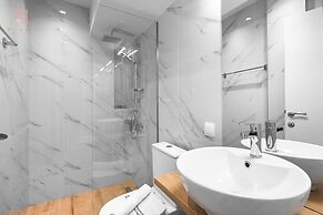 Big Apple, Nilie Hospitality MGMT