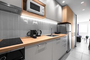 Big Apple, Nilie Hospitality MGMT