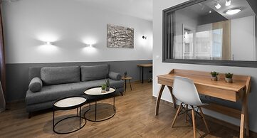 Big Apple, Nilie Hospitality MGMT