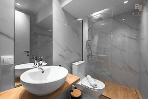 Big Apple, Nilie Hospitality MGMT