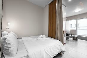 Big Apple, Nilie Hospitality MGMT