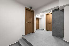 Big Apple, Nilie Hospitality MGMT