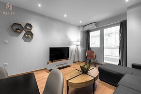 Big Apple, Nilie Hospitality MGMT