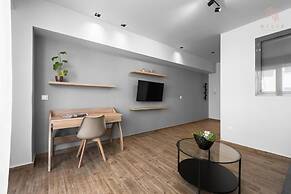 Big Apple, Nilie Hospitality MGMT