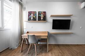 Big Apple, Nilie Hospitality MGMT