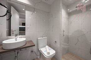 Big Apple, Nilie Hospitality MGMT