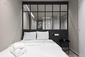 Big Apple, Nilie Hospitality MGMT