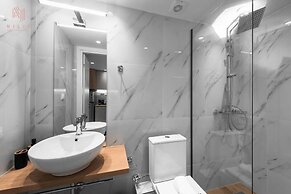 Big Apple, Nilie Hospitality MGMT