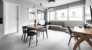 Big Apple, Nilie Hospitality MGMT